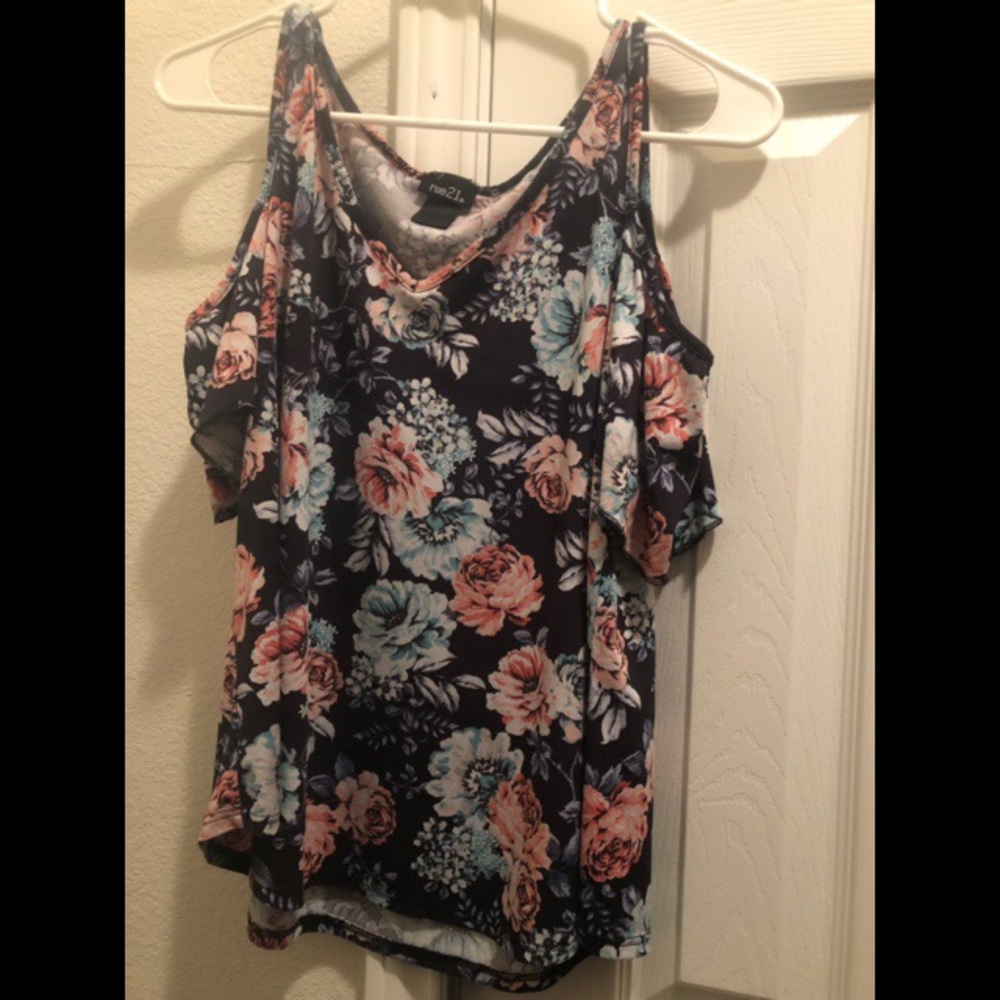 Rue 21 floral large top